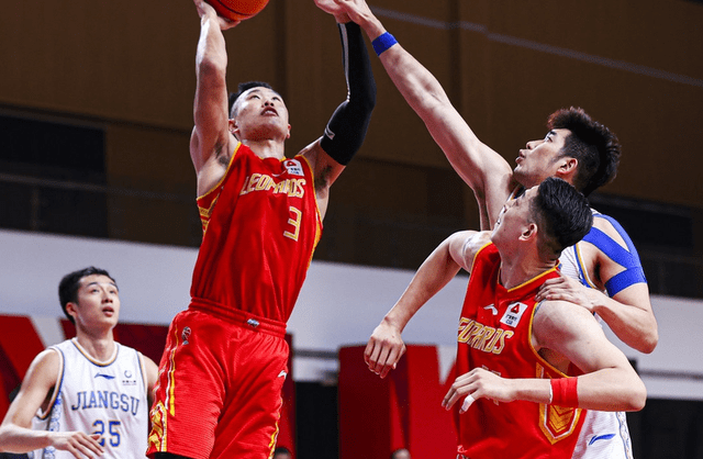 MK体育-CBA常规赛开幕战在北京举行，北京队大胜上海队