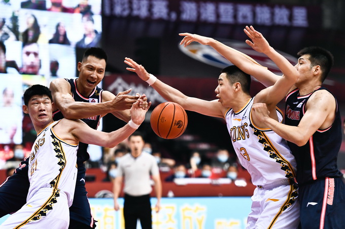 广东东莞银行队主场击败青岛苏宁易购队，豪取八连胜