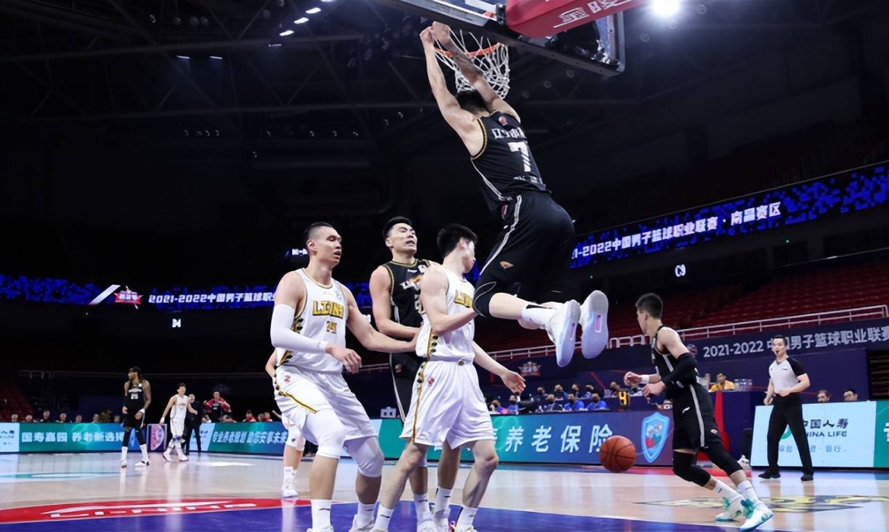 MK体育-CBA新赛季揭幕，四川特聘前NBA内线巨星加盟球队助力夺冠