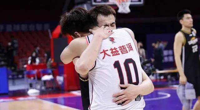 MK体育-篮球盛事引来众多球迷狂热追捧