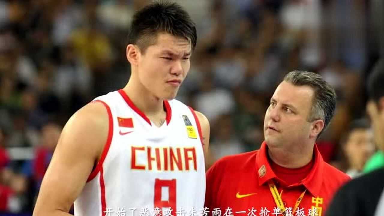 MK体育-球场上的搏击之战：纵横全球足坛的英雄传奇