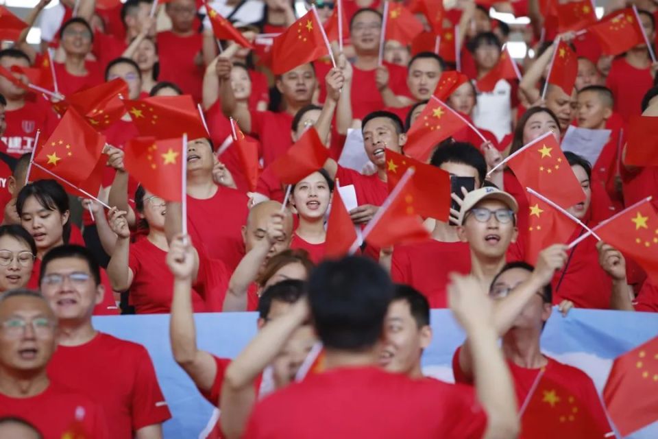 精彩瞬间激发球迷热情，引发话题