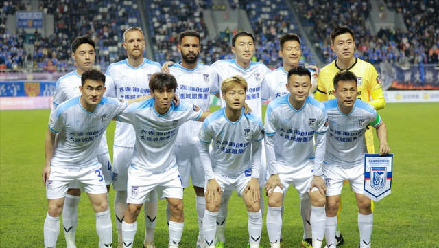 MK体育-客场夺魁，球队历史性晋级下一阶段比赛
